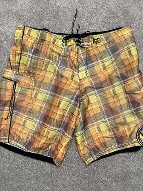HIC Hawaiian Island Creations Board Shorts Mens 44 Orange Yellow.